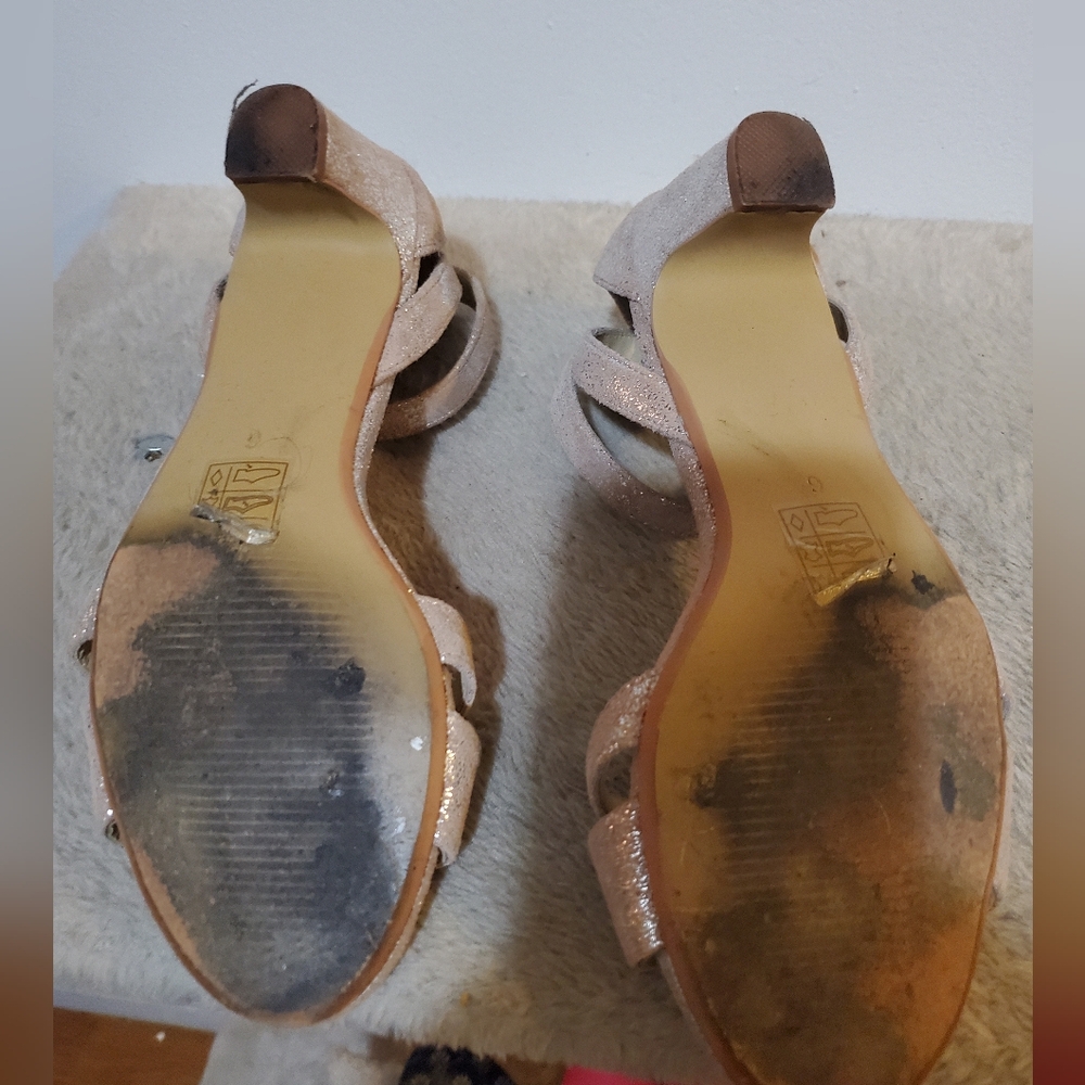 Farylrobin Metallic Sandals - Picture 4 of 6